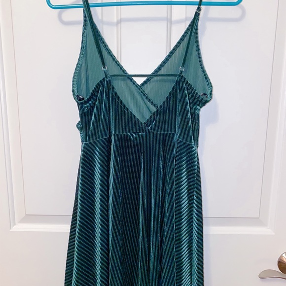 Emerald green dress! - Picture 2 of 3
